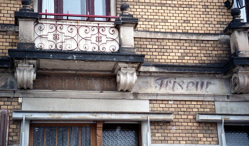 Radebeul, Albertplatz-Ecke Hellerstr., 21.3.1998 (3).jpg - ... & Klein-Verkauf - Friseur